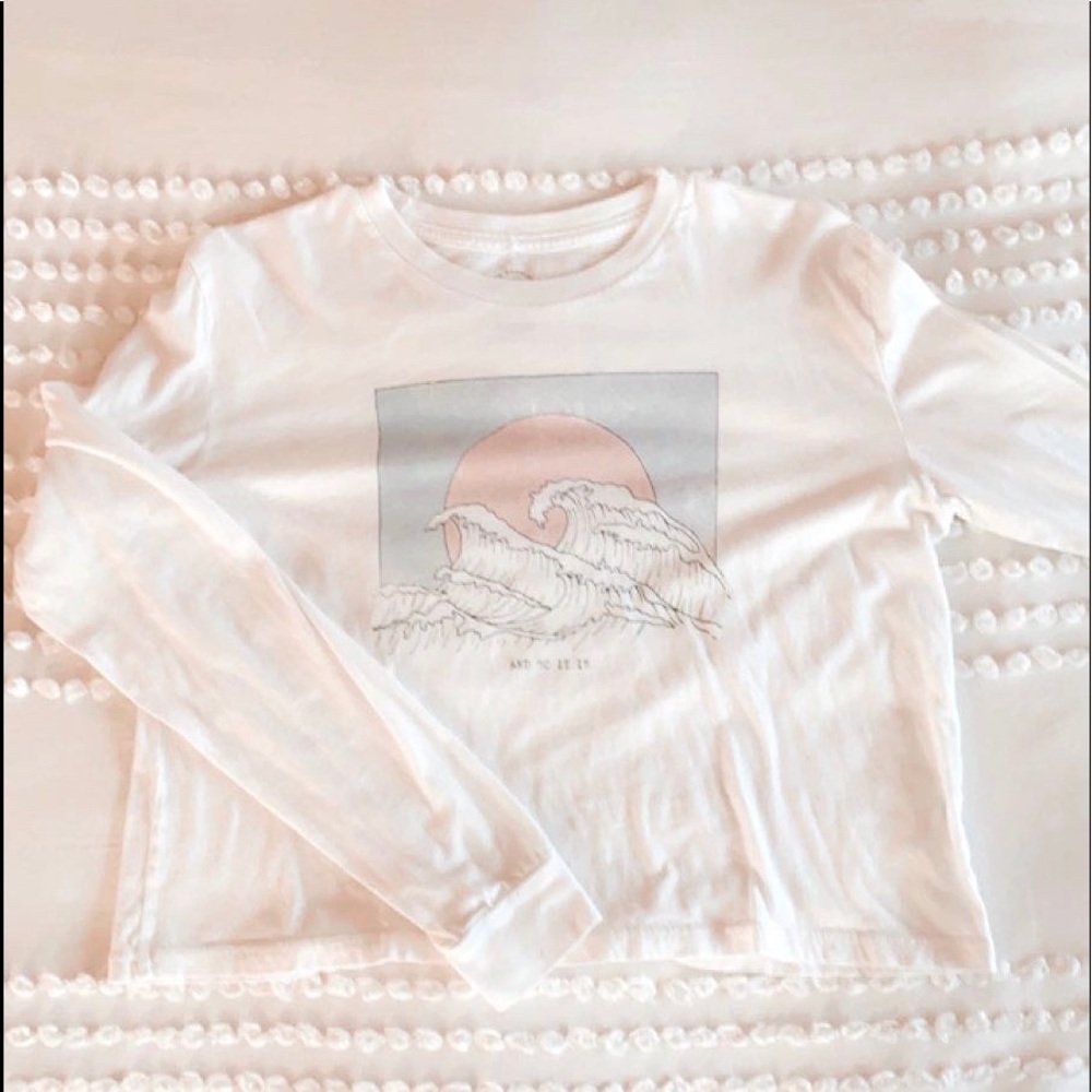 White long sleeve with the wave in sun
